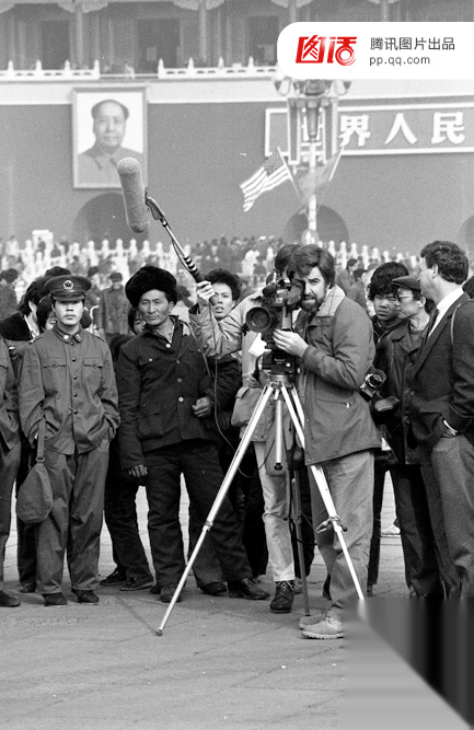 1980 年代记者在天安门采访